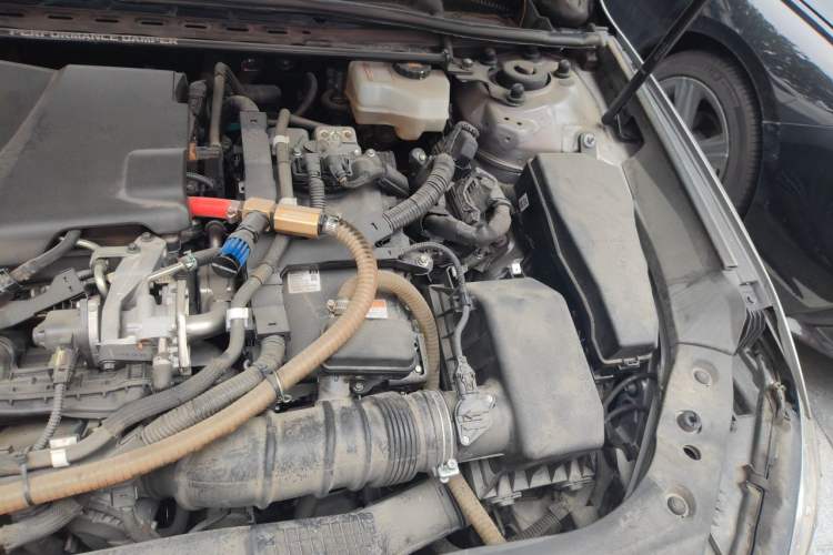 Used Toyota Avalon 2019 Dual-Engine 2.5L XLE Prestige Version China VI Standard Engine Bay Left