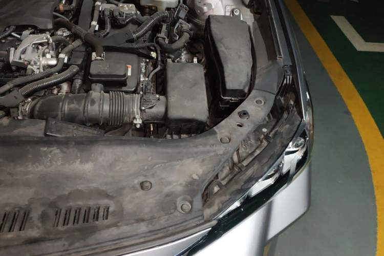 Used Toyota Avalon 2019 Dual-Engine 2.5L XLE Prestige Version China VI Standard Engine Bay Left