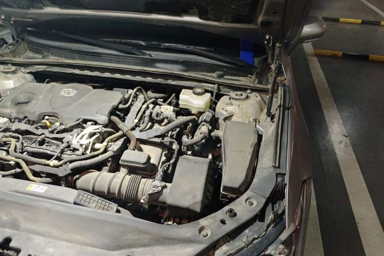 Used Toyota Avalon 2019 Dual-Engine 2.5L XLE Prestige Version China V Standard Engine Bay Left