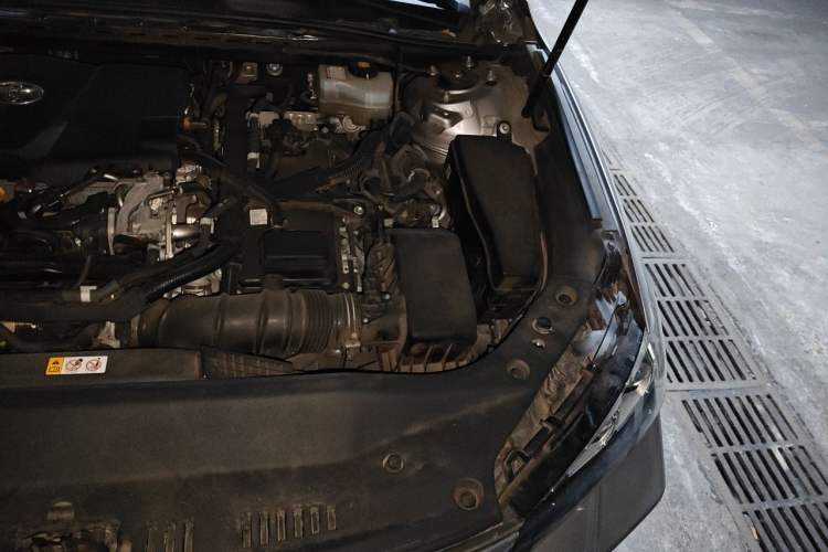 Used Toyota Avalon 2019 Dual-Engine 2.5L XLE Prestige Version China VI Standard Engine Bay Left