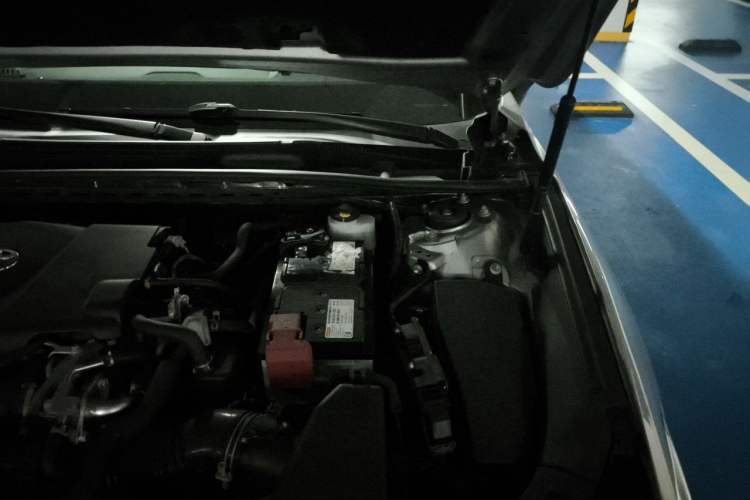 Used Toyota Avalon 2019 2.5L Touring Premium Version China VI Standard Engine Bay Left