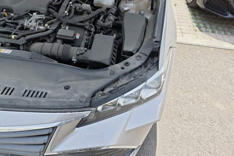 Used Toyota Avalon 2019 Dual-Engine 2.5L XLE Prestige Version China VI Standard Engine Bay Left