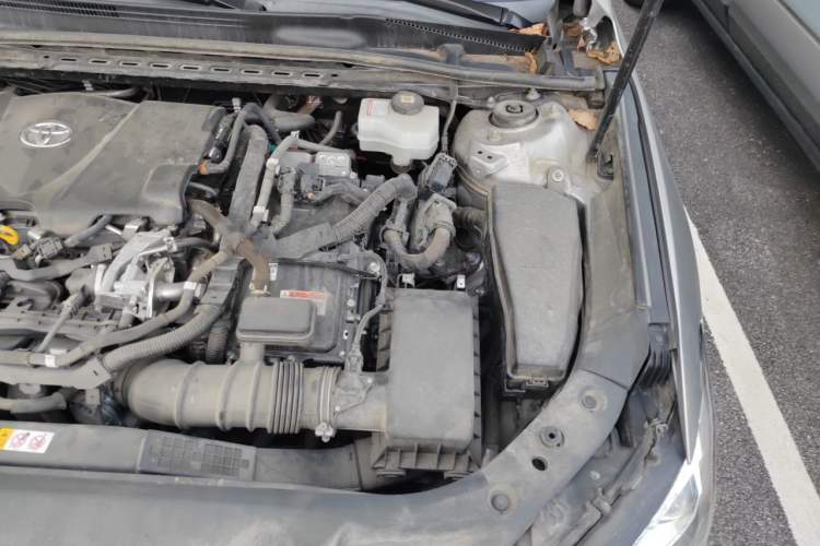 Used Toyota Avalon 2019 Dual-Engine 2.5L XLE Prestige Version China VI Standard Engine Bay Left