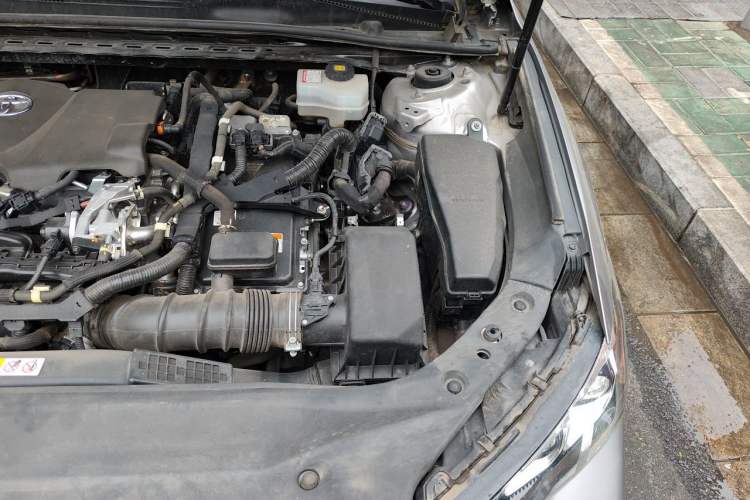 Used Toyota Avalon 2019 Dual-Engine 2.5L XLE Prestige Version China VI Standard Engine Bay Left