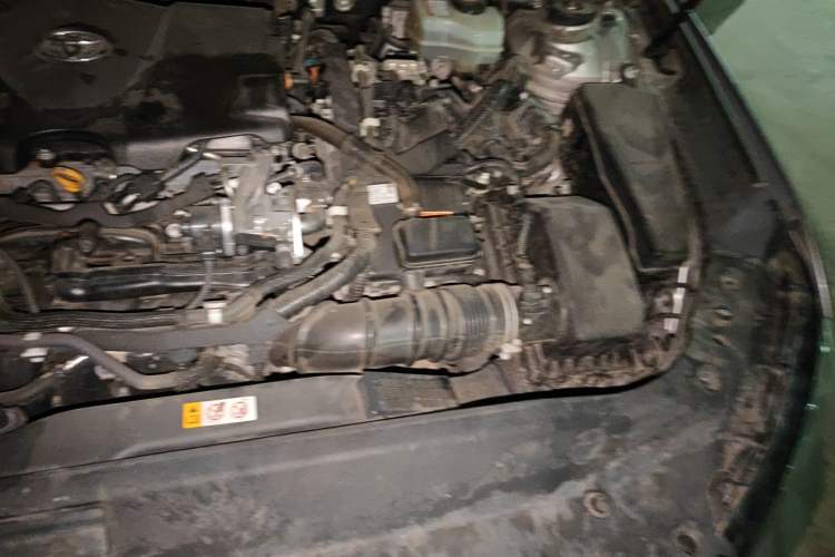 Used Toyota Avalon 2019 Dual-Engine 2.5L XLE Prestige Version China VI Standard Engine Bay Left