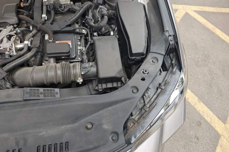 Used Toyota Avalon 2019 Dual-Engine 2.5L XLE Prestige Version China V Standard Engine Bay Left