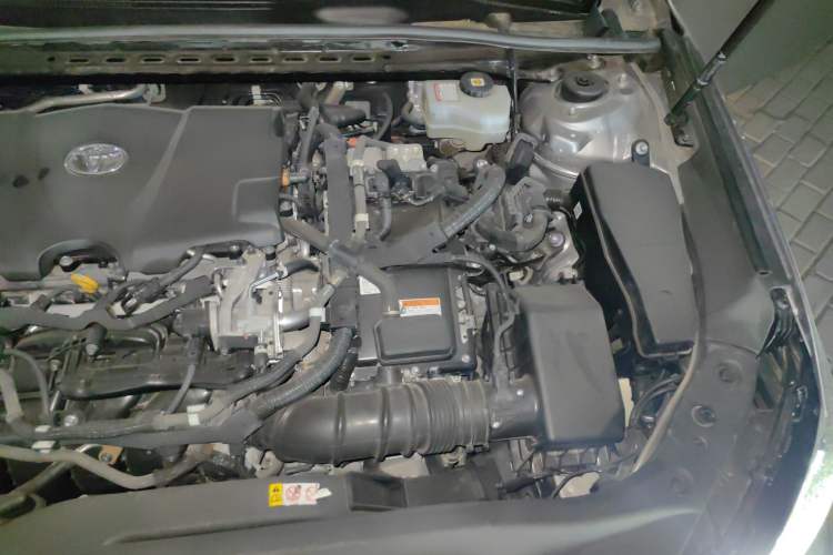 Used Toyota Avalon 2019 Dual-Engine 2.5L XLE Prestige Version China VI Standard Engine Bay Left