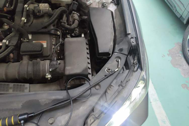 Used Toyota Avalon 2019 Dual-Engine 2.5L Luxury Edition China VI Standard Engine Bay Left