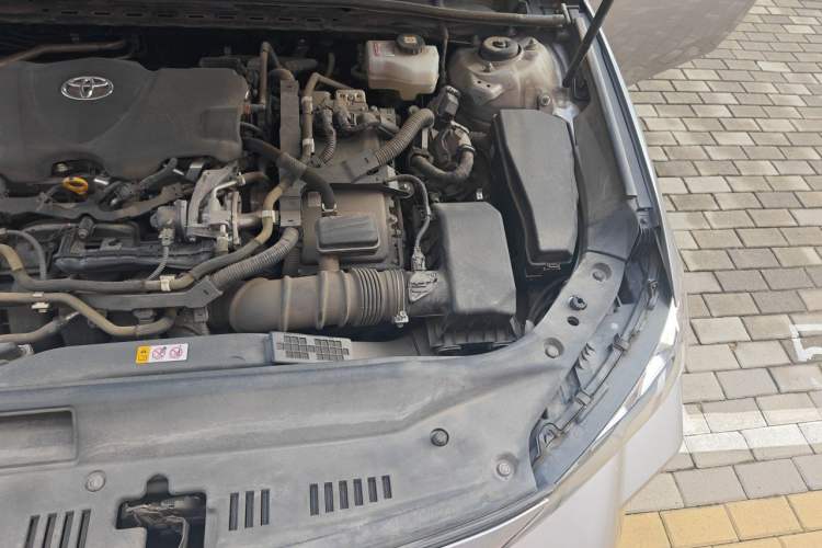 Used Toyota Avalon 2019 Dual-Engine 2.5L XLE Prestige Version China VI Standard Engine Bay Left