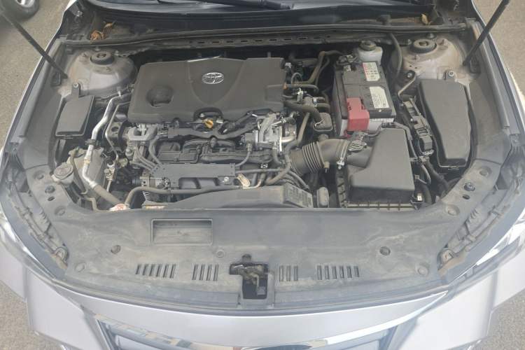 Used Toyota Avalon 2019 2.5L Touring Premium Version China VI Standard Engine Bay