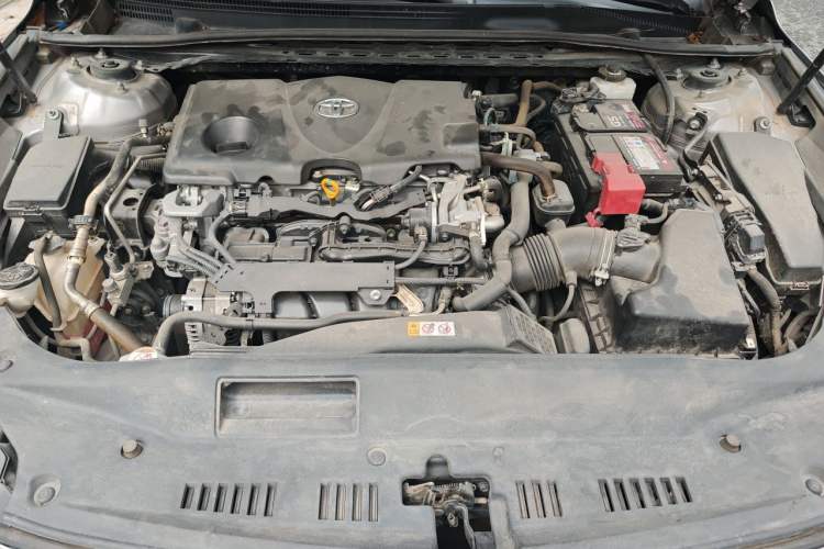 Used Toyota Avalon 2019 2.5L Touring Premium Version China VI Standard Engine Bay