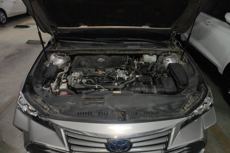 Used Toyota Avalon 2019 Dual-Engine 2.5L XLE Prestige Version China VI Standard Engine Bay