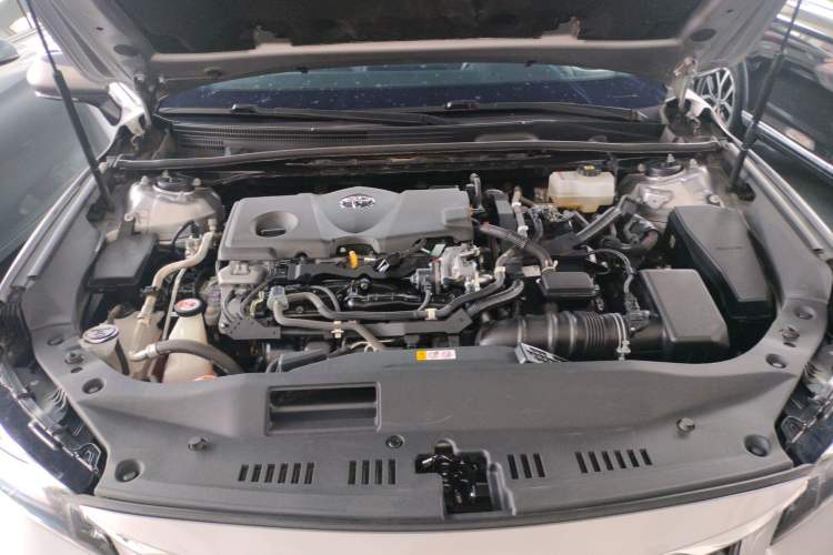 Used Toyota Avalon 2019 Dual-Engine 2.5L Luxury Edition China VI Standard Engine Bay