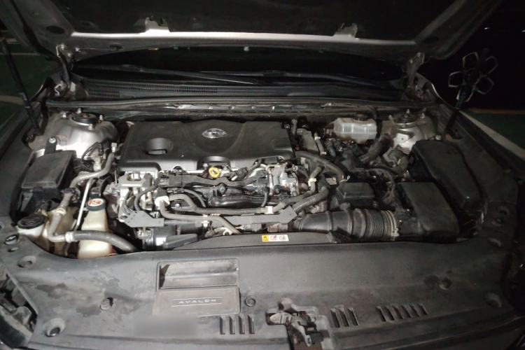 Used Toyota Avalon 2019 Dual-Engine 2.5L XLE Prestige Version China V Standard Engine Bay