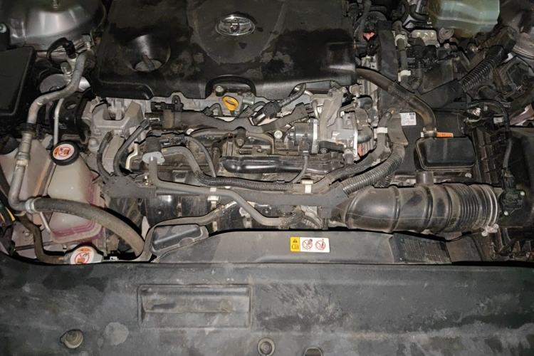 Used Toyota Avalon 2019 Dual-Engine 2.5L XLE Prestige Version China VI Standard Engine Bay