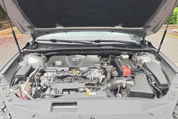 Used Toyota Avalon 2019 2.5L Touring Premium Version China VI Standard Engine Bay