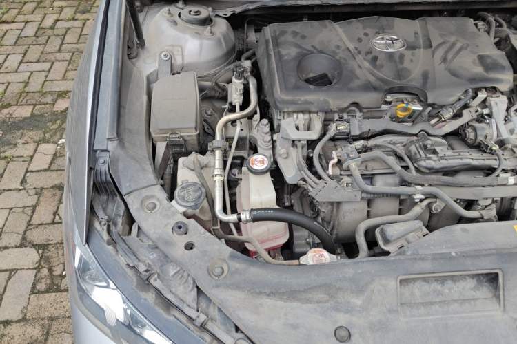 Used Toyota Avalon 2019 Dual-Engine 2.5L XLE Prestige Version China VI Standard Engine Bay Right