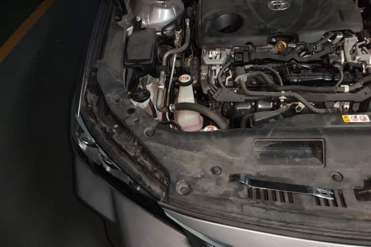 Used Toyota Avalon 2019 Dual-Engine 2.5L XLE Prestige Version China VI Standard Engine Bay Right