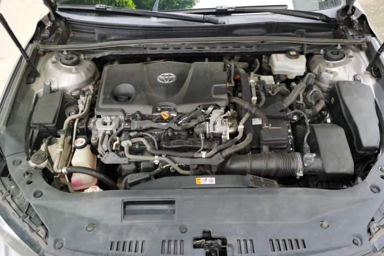 Used Toyota Avalon 2019 Dual-Engine 2.5L XLE Prestige Version China VI Standard Engine Bay Right