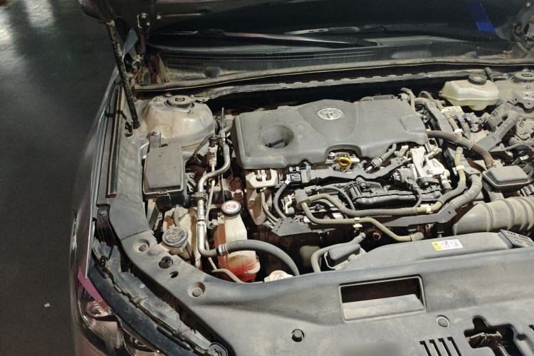 Used Toyota Avalon 2019 Dual-Engine 2.5L XLE Prestige Version China V Standard Engine Bay Right