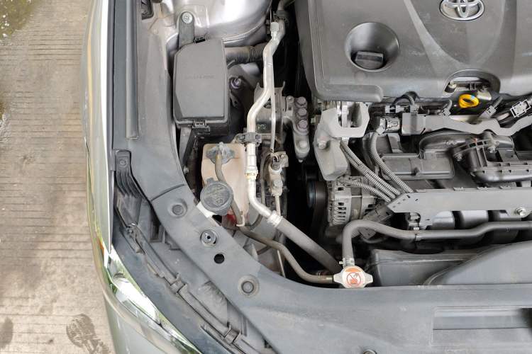 Used Toyota Avalon 2019 2.5L Touring Premium Version China VI Standard Engine Bay Right