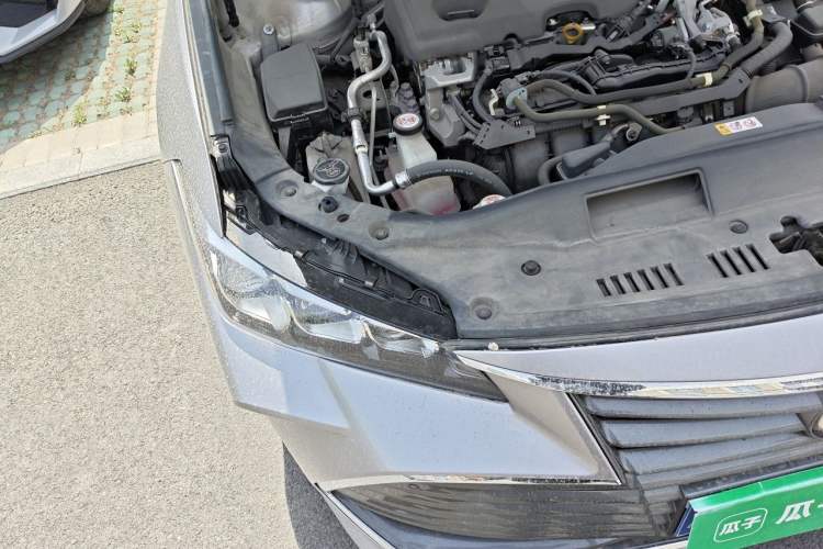 Used Toyota Avalon 2019 Dual-Engine 2.5L XLE Prestige Version China VI Standard Engine Bay Right