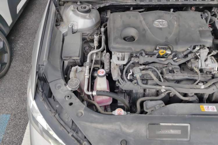 Used Toyota Avalon 2019 Dual-Engine 2.5L XLE Prestige Version China VI Standard Engine Bay Right