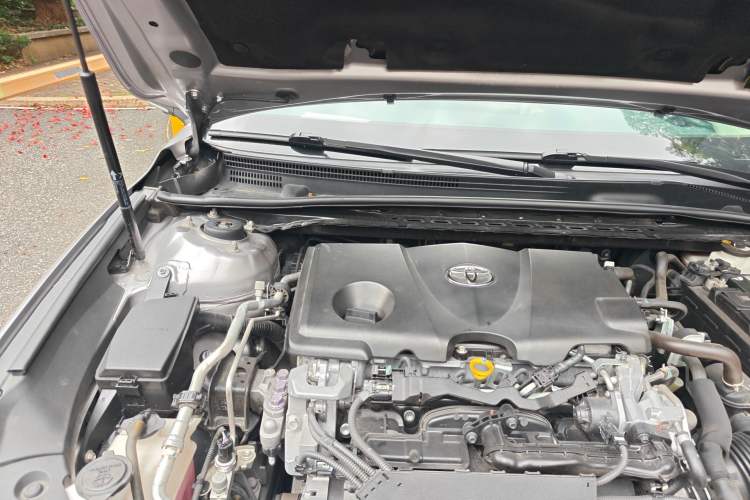 Used Toyota Avalon 2019 2.5L Touring Premium Version China VI Standard Engine Bay Right
