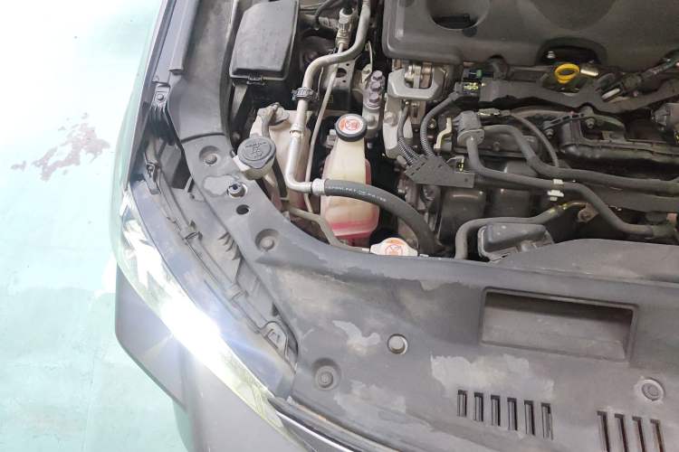 Used Toyota Avalon 2019 Dual-Engine 2.5L Luxury Edition China VI Standard Engine Bay Right