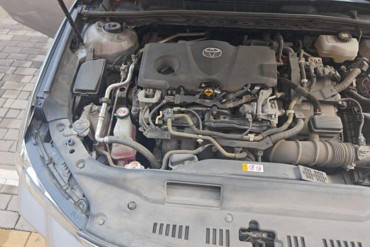 Used Toyota Avalon 2019 Dual-Engine 2.5L XLE Prestige Version China VI Standard Engine Bay Right