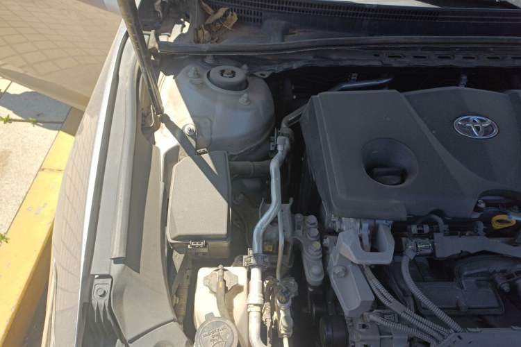 Used Toyota Avalon 2019 2.5L Touring Premium Version China VI Standard Engine Bay Right