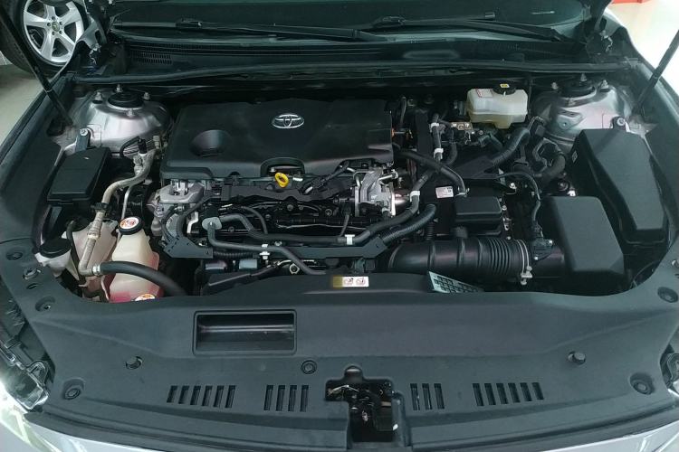 Used Toyota Avalon 2019 Dual-Engine 2.5L XLE Prestige Version China VI Standard Engine Bay