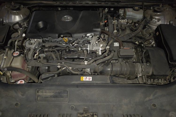 Used Toyota Avalon 2019 Dual-Engine 2.5L XLE Prestige Version China VI Standard Engine Bay