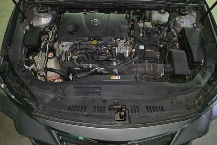 Used Toyota Avalon 2019 Dual-Engine 2.5L XLE Prestige Version China VI Standard Engine Bay
