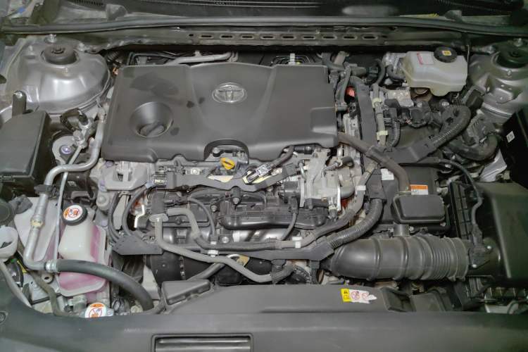 Used Toyota Avalon 2019 Dual-Engine 2.5L XLE Prestige Version China VI Standard Engine Bay