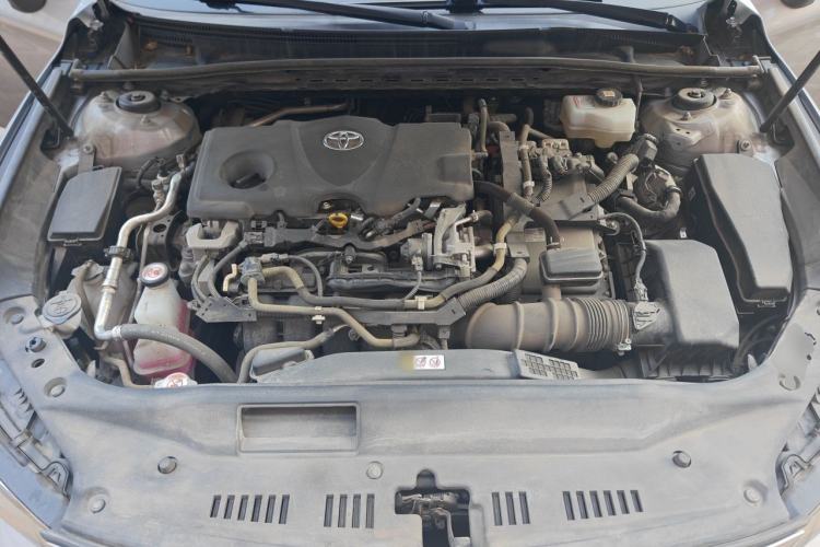 Used Toyota Avalon 2019 Dual-Engine 2.5L XLE Prestige Version China VI Standard Engine Bay