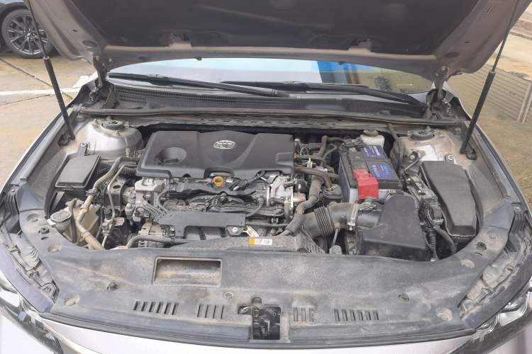Used Toyota Avalon 2019 2.5L Touring Premium Version China VI Standard Engine Bay