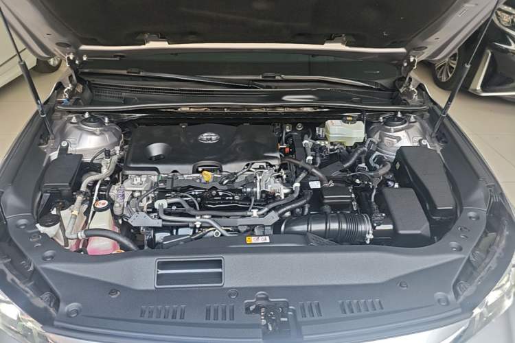Used Toyota Avalon 2019 Dual-Engine 2.5L Luxury Edition China VI Standard Engine Bay