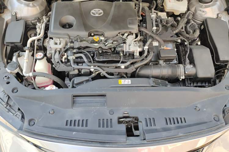Used Toyota Avalon 2019 Dual-Engine 2.5L Luxury Edition China VI Standard Engine Bay