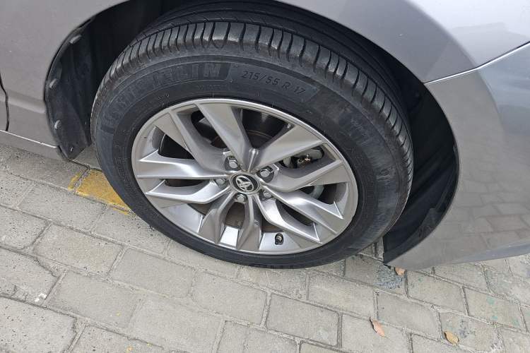 Used Toyota Avalon 2019 2.0L Luxury Edition China VI Standard Exterior 1