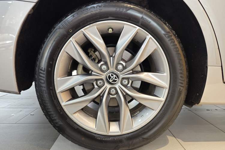 Used Toyota Avalon 2019 Dual-Engine 2.5L Luxury Edition China VI Standard Exterior 12