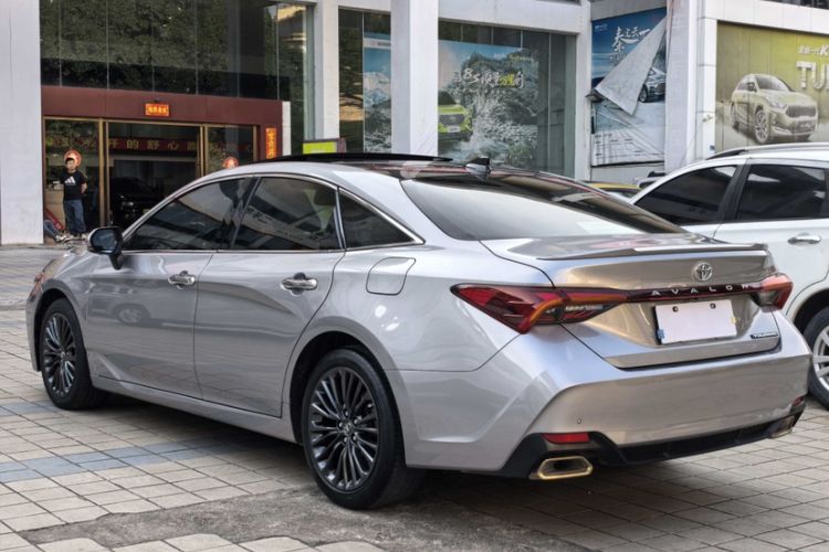 Used Toyota Avalon 2019 2.5L Touring Premium Version China VI Standard Exterior 3
