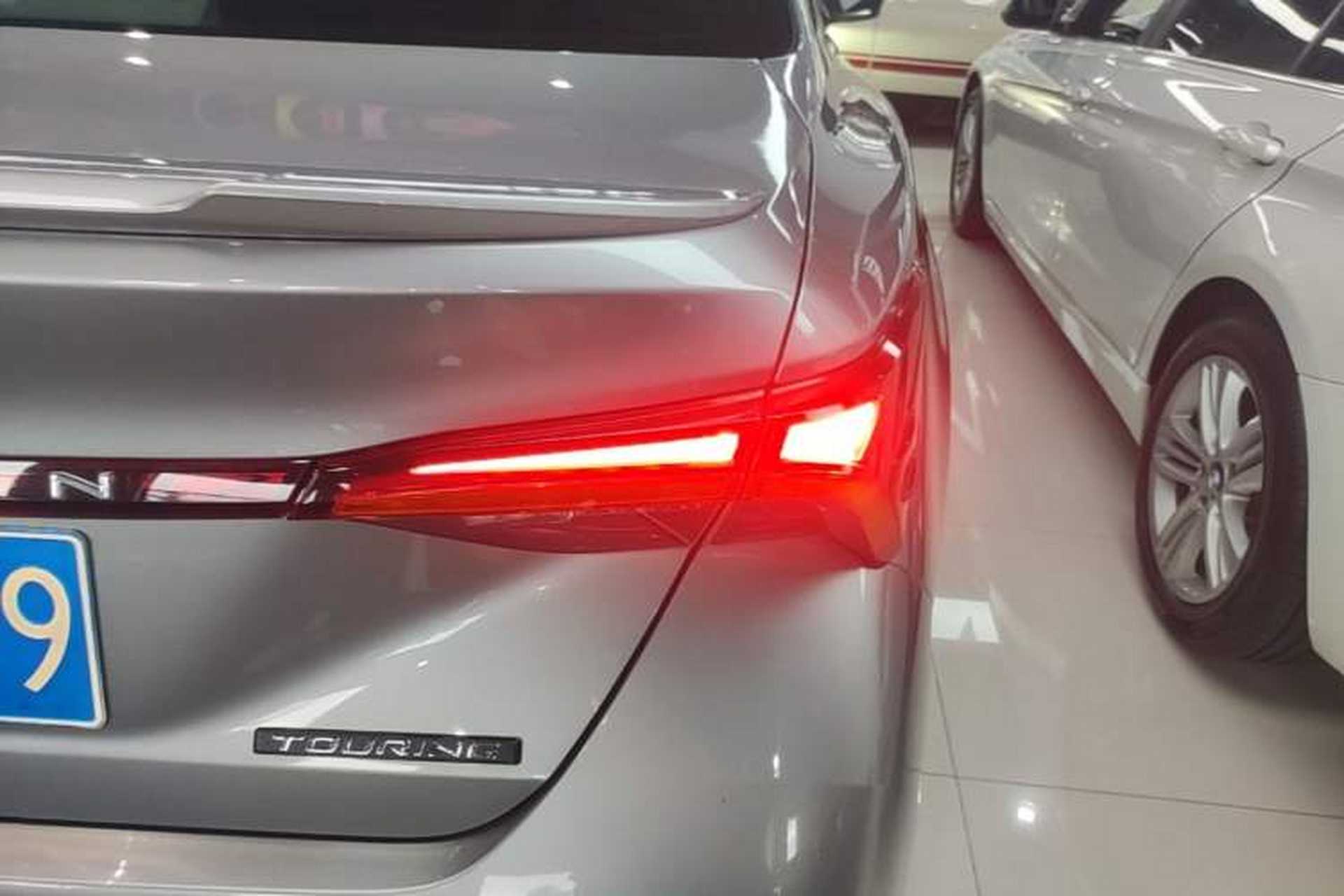 Used Toyota Avalon 2019 2.5L Touring Premium Version China VI Standard Exterior 3