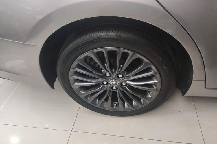 Used Toyota Avalon 2019 2.5L Touring Premium Version China VI Standard Exterior 5