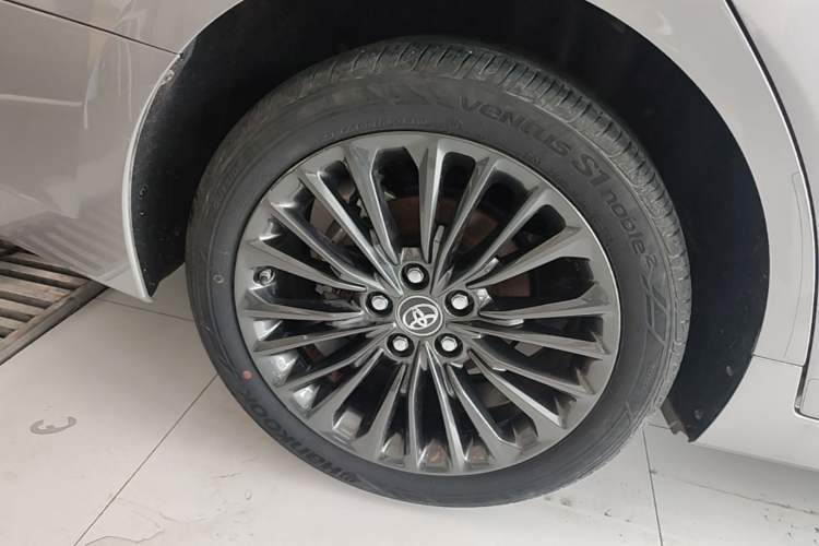 Used Toyota Avalon 2019 2.0L XLE Premium Edition China VI Exterior 5