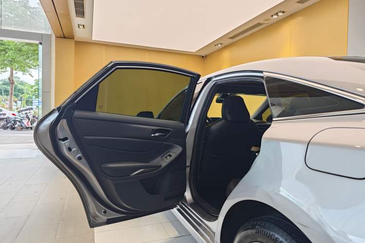 Used Toyota Avalon 2019 Dual-Engine 2.5L Luxury Edition China VI Standard Exterior 7