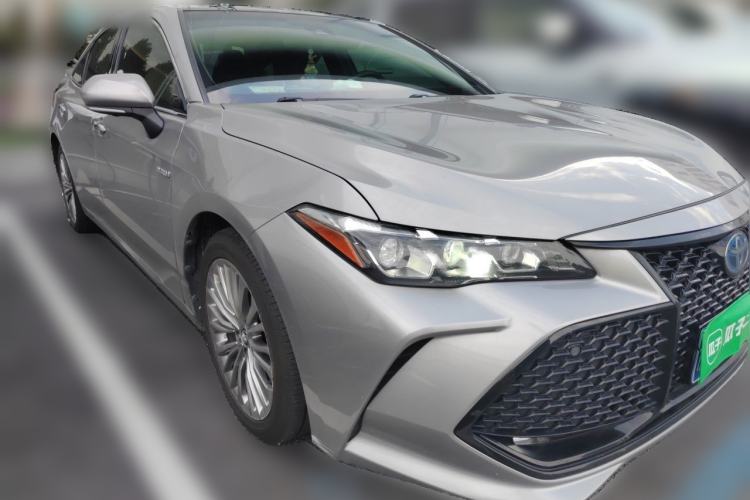 Used Toyota Avalon 2019 Dual-Engine 2.5L XLE Prestige Version China VI Standard Front Right 45 Deg