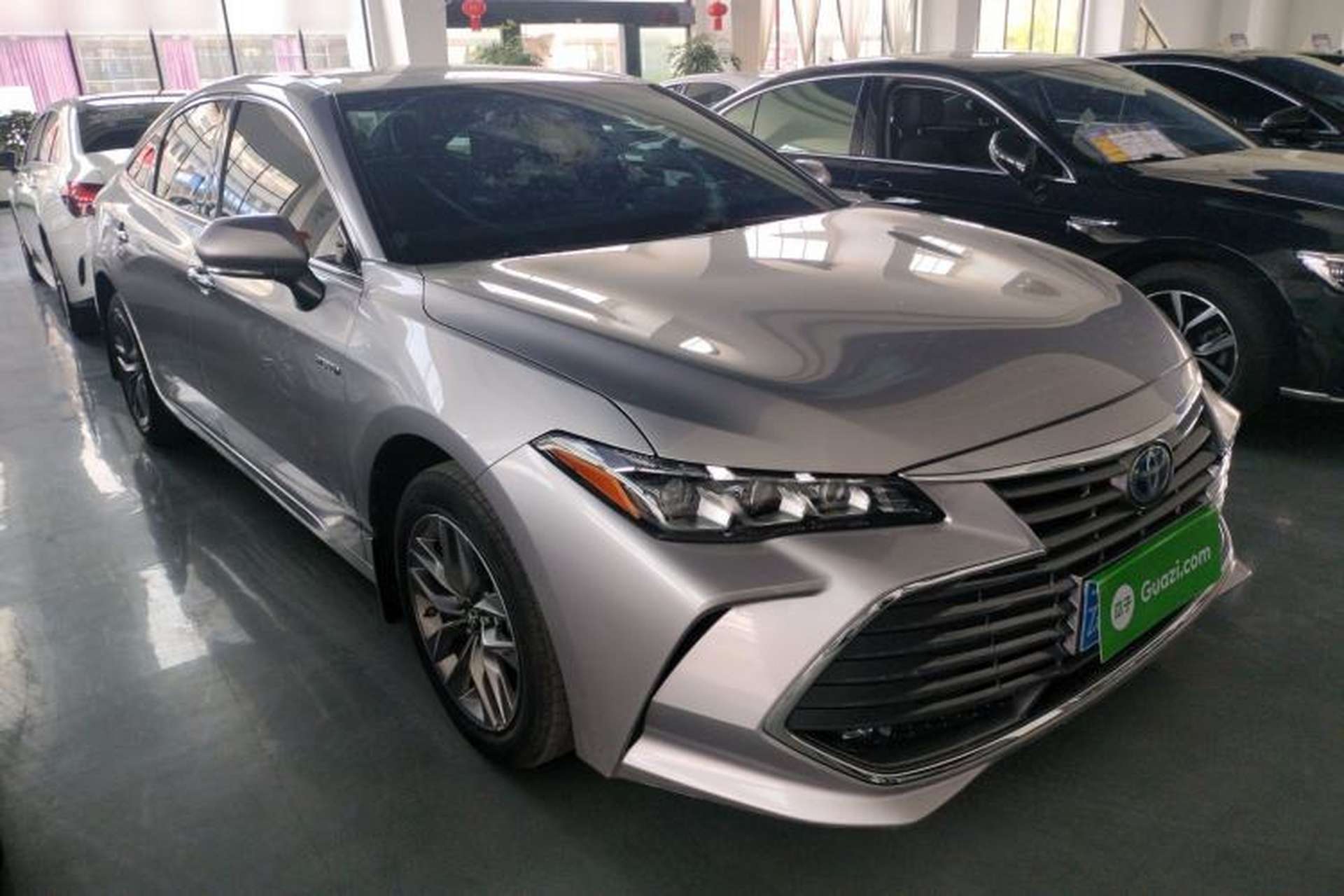 Used Toyota Avalon 2019 Dual-Engine 2.5L Luxury Edition China VI Standard Front Right 45 Deg
