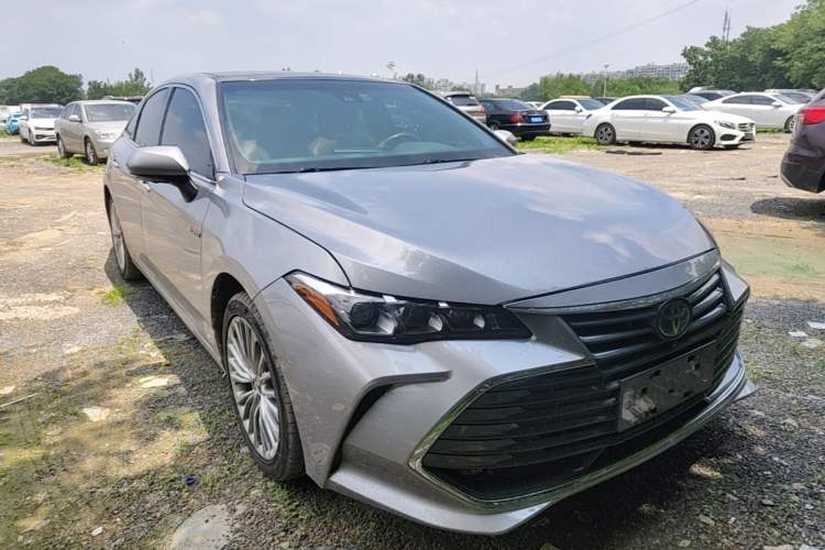 Used Toyota Avalon 2019 Dual-Engine 2.5L Limited Flagship Edition China V Standard Front Right 45 Deg