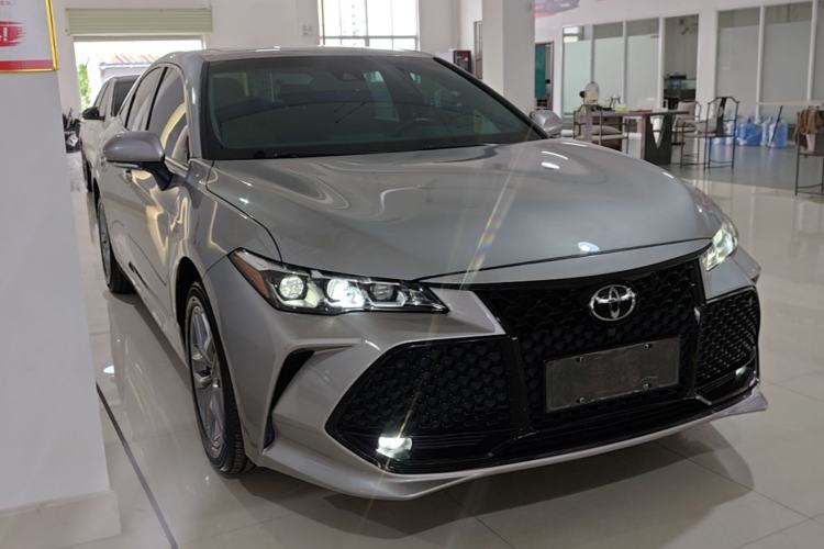Used Toyota Avalon 2019 2.5L Ambition Version China VI Standard Front Right 45 Deg